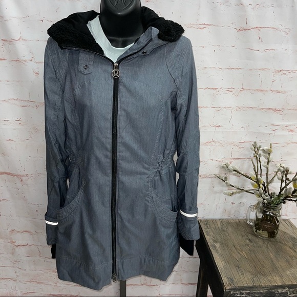 lululemon athletica Jackets & Blazers - Lululemon over the hip jacket women’s size 6
